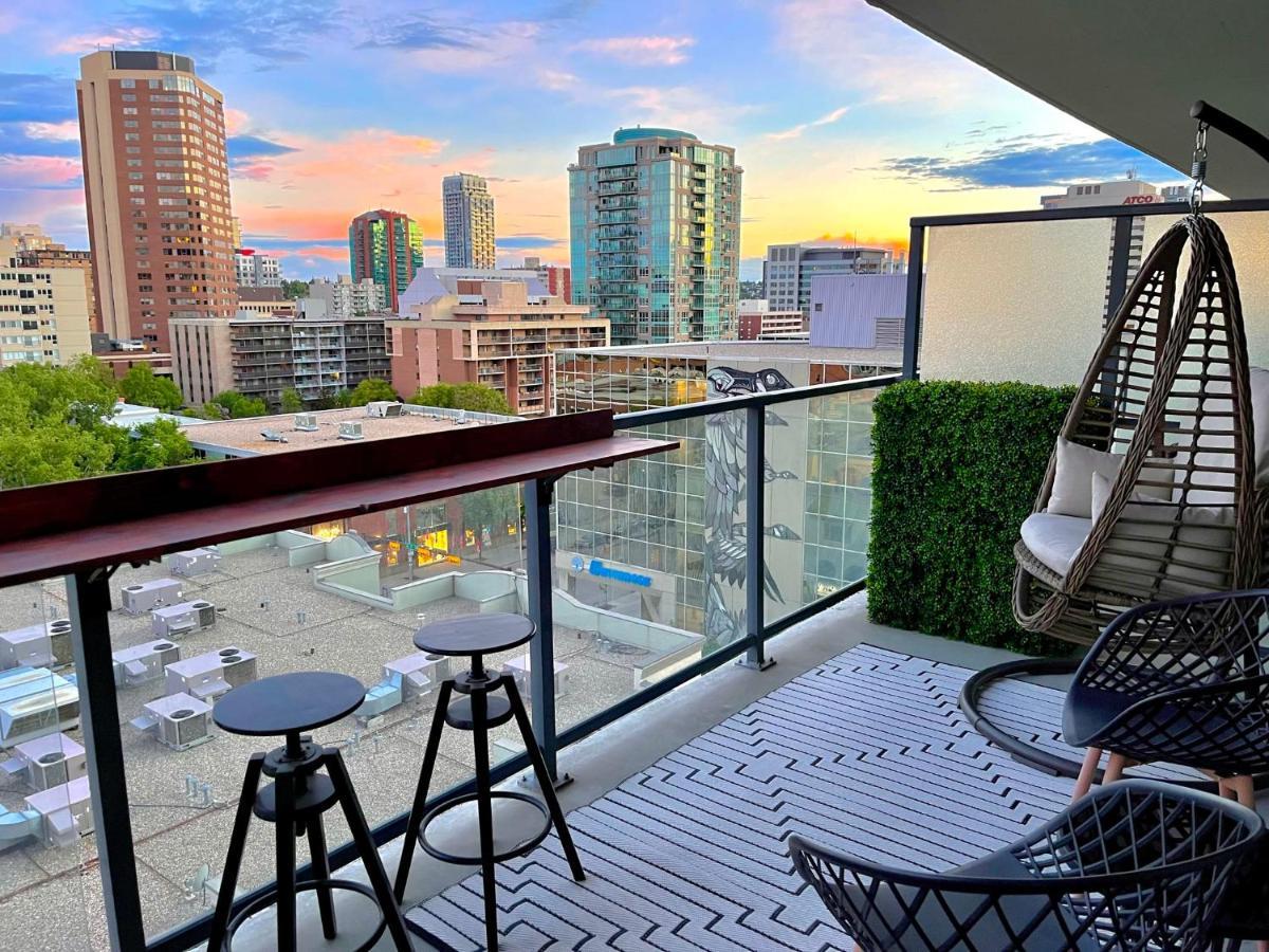 Luxury Dt, 2 Bedroom Deal, Private Balcony, Full Kitchen, Gym - Free Parking Calgary