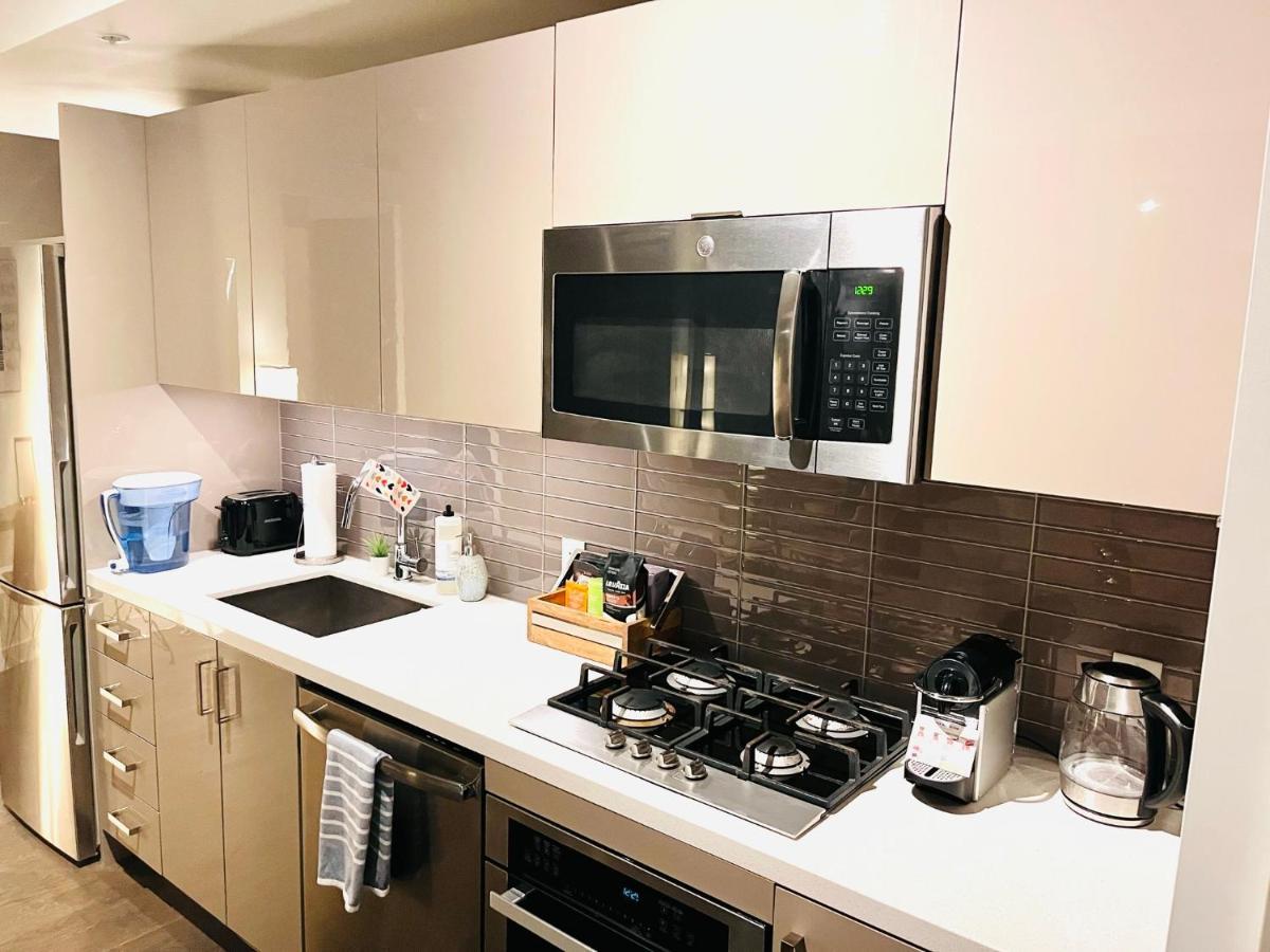 Apartment Luxury Dt, 2 Bedroom Deal, Private Balcony, Full Kitchen, Gym - Free Parking Calgary
