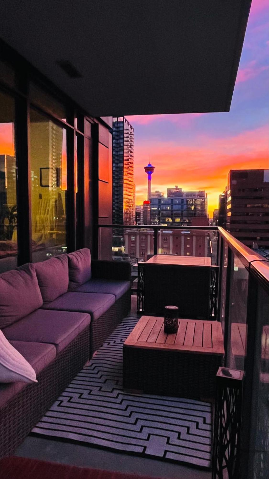 Luxury Dt, 2 Bedroom Deal, Private Balcony, Full Kitchen, Gym - Free Parking *