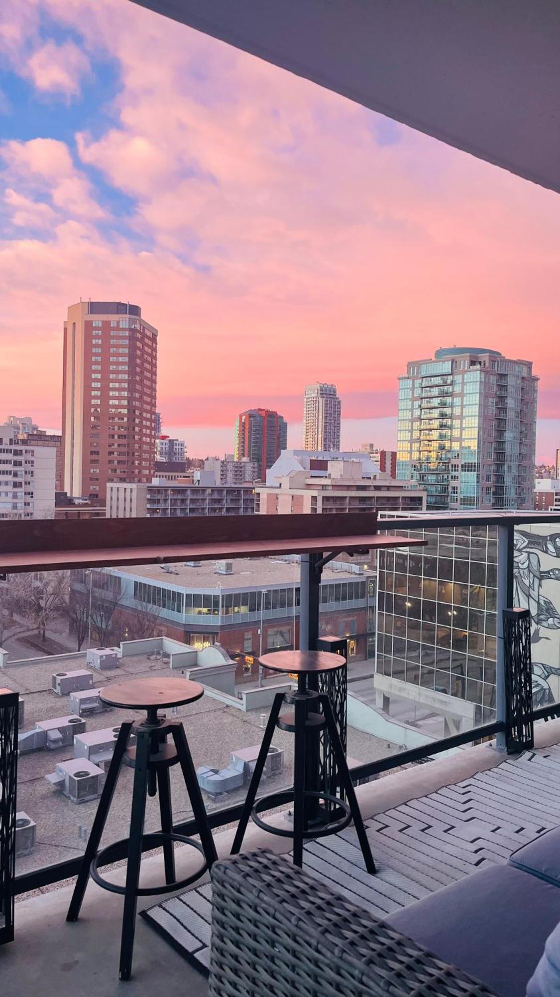 Luxury Dt, 2 Bedroom Deal, Private Balcony, Full Kitchen, Gym - Free Parking