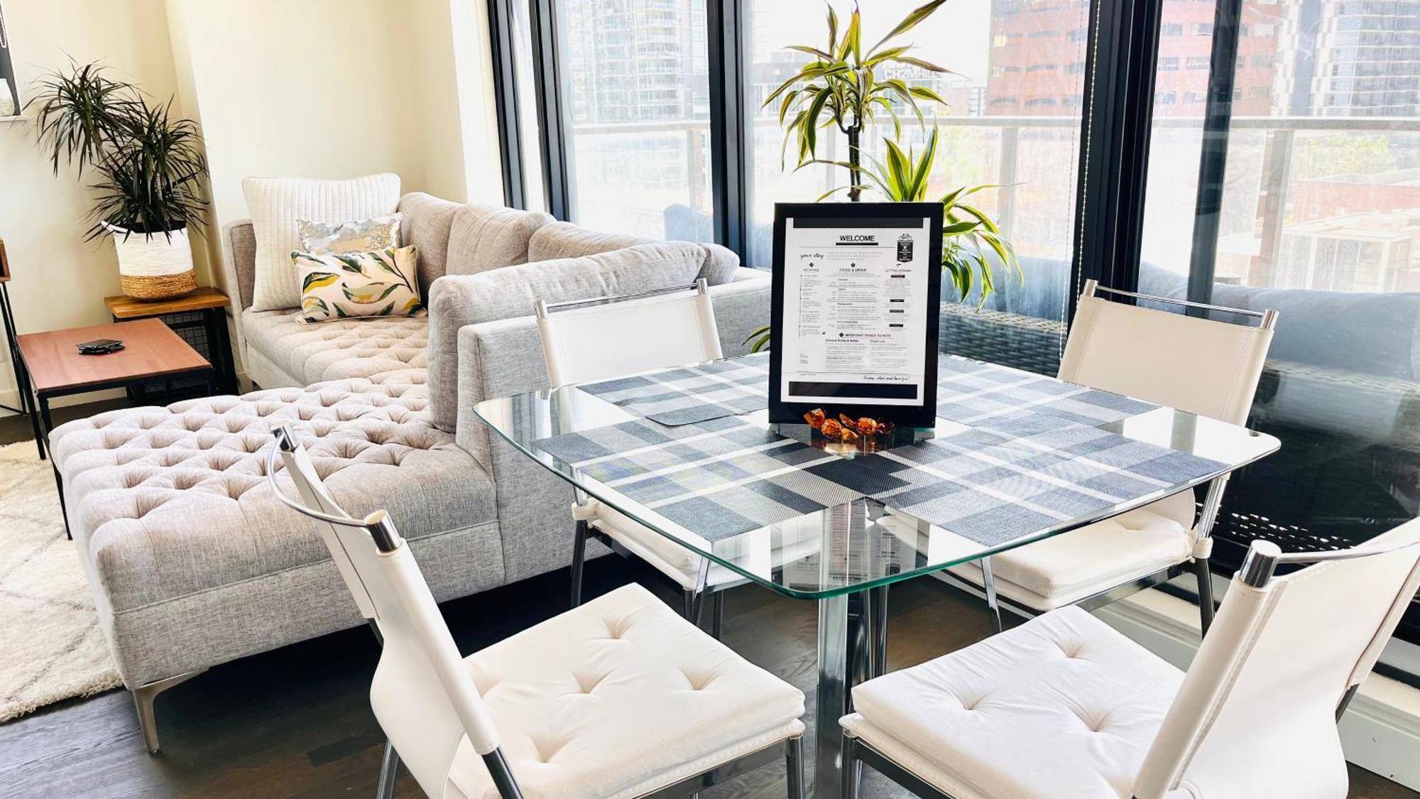 Apartment Luxury Dt, 2 Bedroom Deal, Private Balcony, Full Kitchen, Gym - Free Parking *