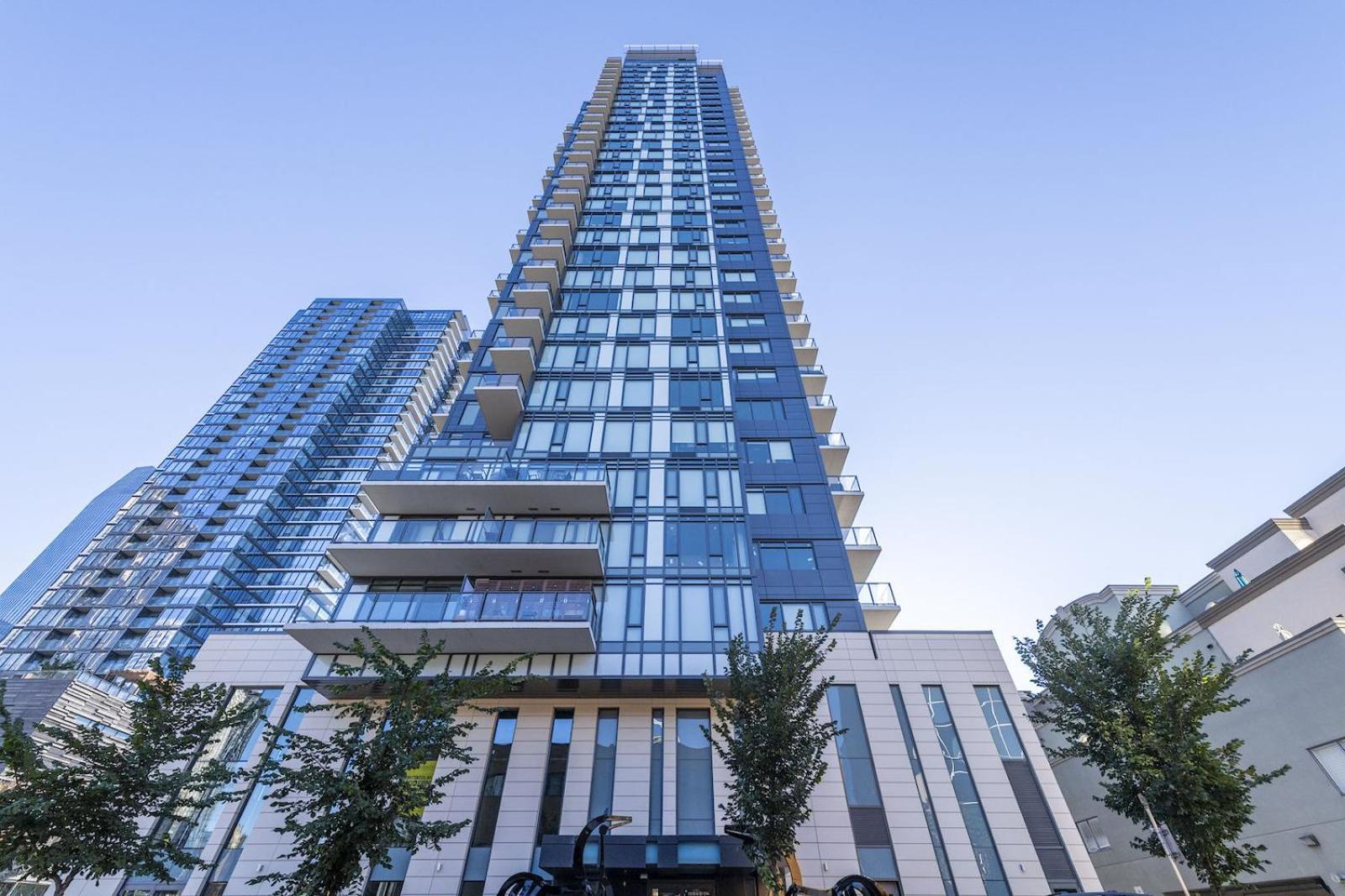 Luxury Dt, 2 Bedroom Deal, Private Balcony, Full Kitchen, Gym - Free Parking *